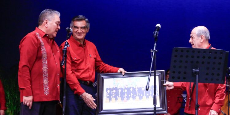 Celebran Américo y María 25 aniversario de la rondalla del hospital de Victoria