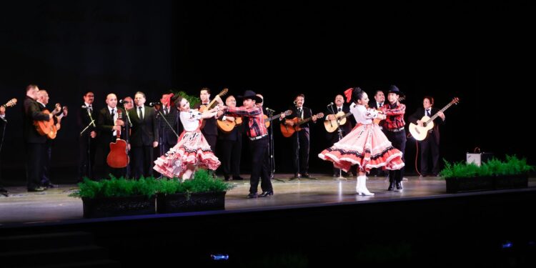 Celebran Américo y María 25 aniversario de la rondalla del hospital de Victoria