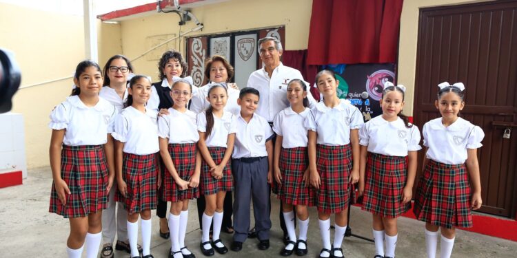 Con educación y valores estudiantes tendrán un mejor futuro: Américo