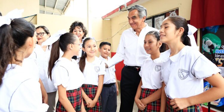 Con educación y valores estudiantes tendrán un mejor futuro: Américo