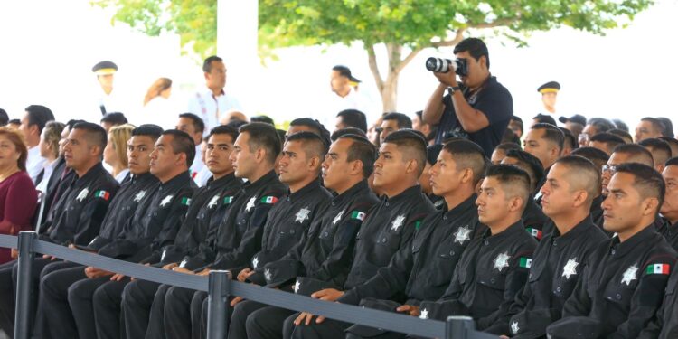 Preside gobernador ceremonia de graduación de cadetes que se incorporan a la Guardia Estatal