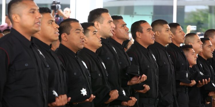 Preside gobernador ceremonia de graduación de cadetes que se incorporan a la Guardia Estatal