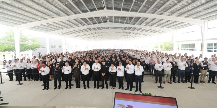 Preside gobernador ceremonia de graduación de cadetes que se incorporan a la Guardia Estatal