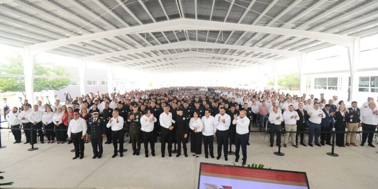 Preside gobernador ceremonia de graduación de cadetes que se incorporan a la Guardia Estatal