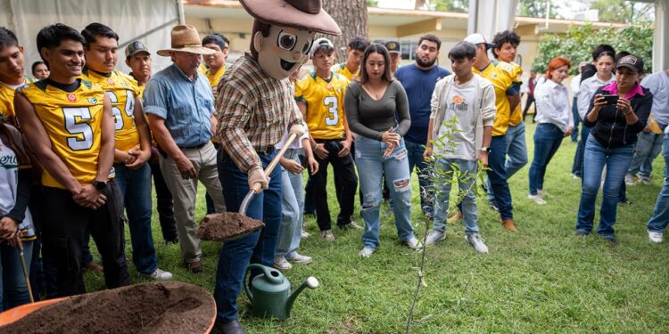 Promueve la UAT la creación de espacios verdes en el Centro Universitario Victoria