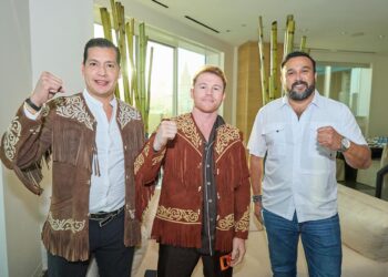 Presentan cinturón tamaulipeco en Las Vegas y “Canelo» Álvarez se enfunda la cuera