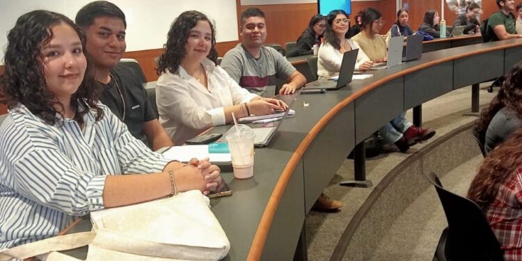 Estudiantes de la UAT realizan prácticas de enfermería en Universidad Texas A&M en Laredo