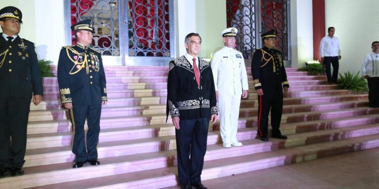 Vivan las mujeres y los hombres de la transformación: Américo