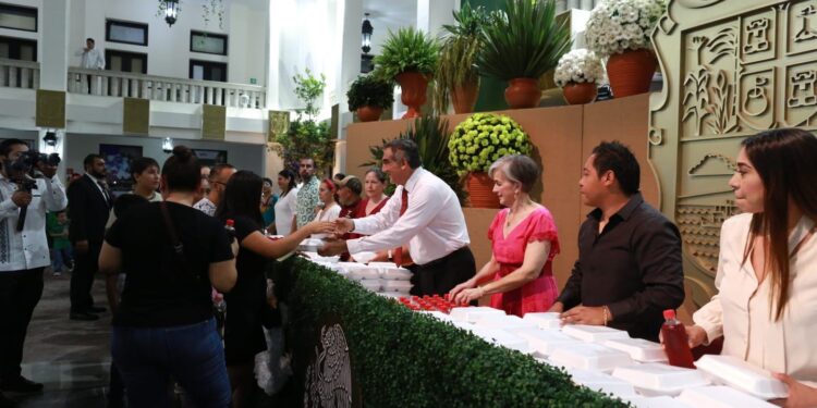 Vivan las mujeres y los hombres de la transformación: Américo