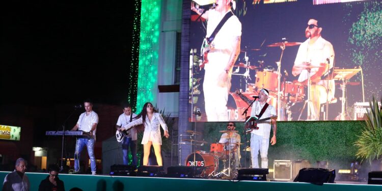 Vivan las mujeres y los hombres de la transformación: Américo