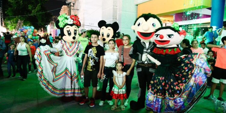 Vivan las mujeres y los hombres de la transformación: Américo