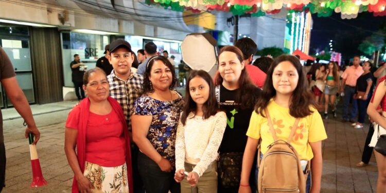 Vivan las mujeres y los hombres de la transformación: Américo