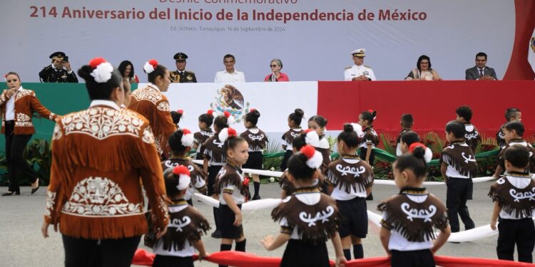 Presidió Américo Villarreal desfile cívico-militar por el 214 aniversario del inicio de la independencia