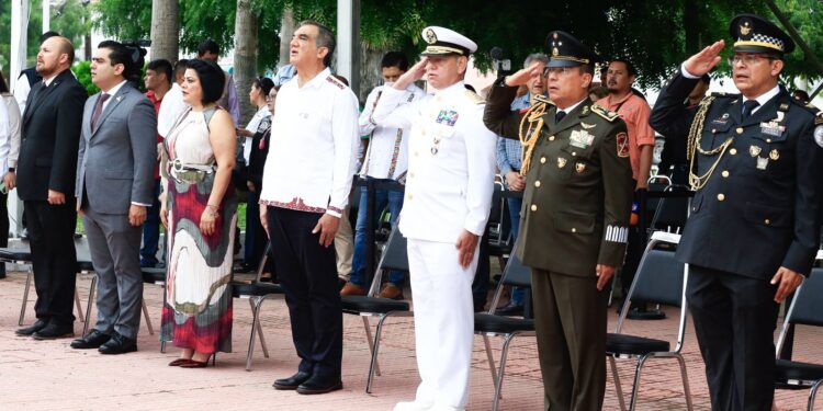 Presidió Américo Villarreal desfile cívico-militar por el 214 aniversario del inicio de la independencia