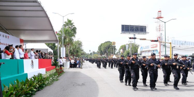 Presidió Américo Villarreal desfile cívico-militar por el 214 aniversario del inicio de la independencia