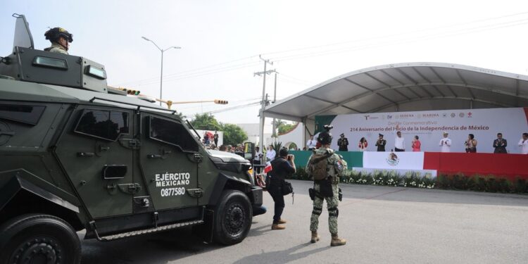 Presidió Américo Villarreal desfile cívico-militar por el 214 aniversario del inicio de la independencia