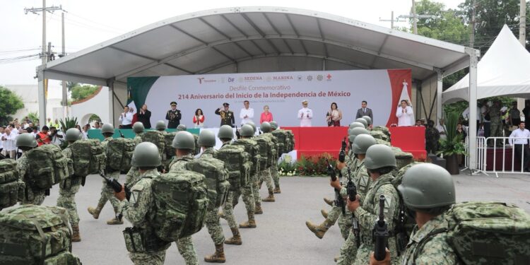 Presidió Américo Villarreal desfile cívico-militar por el 214 aniversario del inicio de la independencia