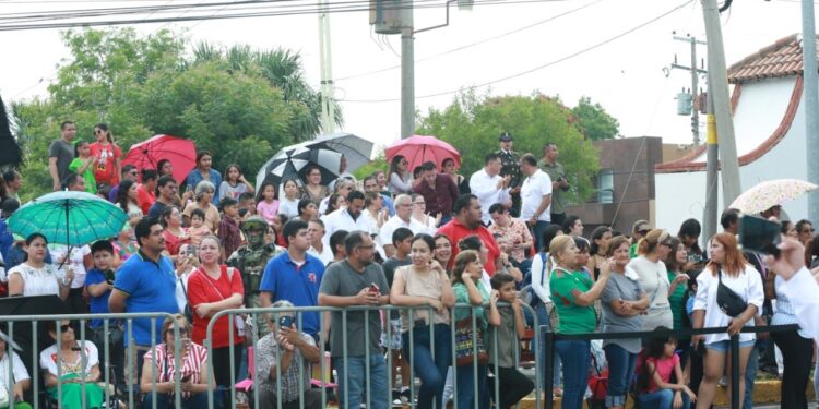 Presidió Américo Villarreal desfile cívico-militar por el 214 aniversario del inicio de la independencia