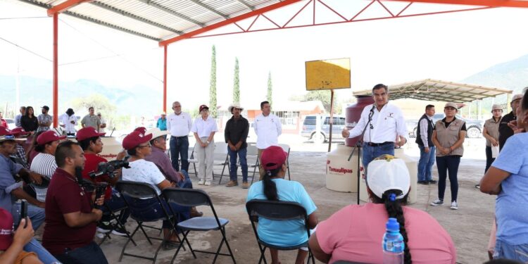 Entrega Américo viviendas a damnificados por la tormenta Alberto y supervisa obras en Tula