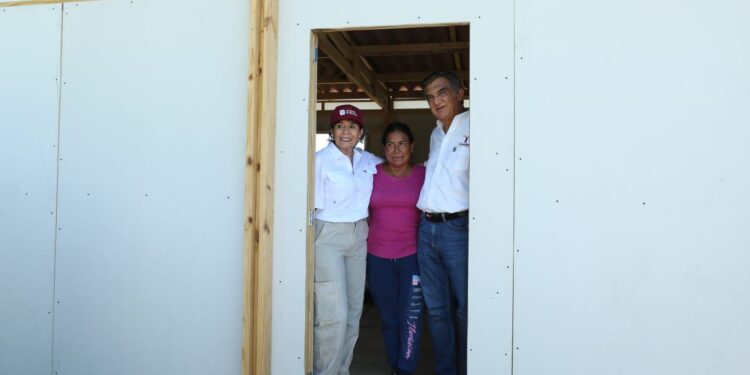 Entrega Américo viviendas a damnificados por la tormenta Alberto y supervisa obras en Tula