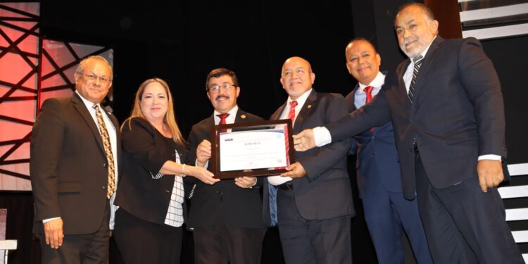 Recibe la UAT reconocimiento nacional por la calidad de sus programas educativos