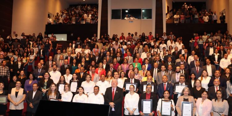 Recibe la UAT reconocimiento nacional por la calidad de sus programas educativos