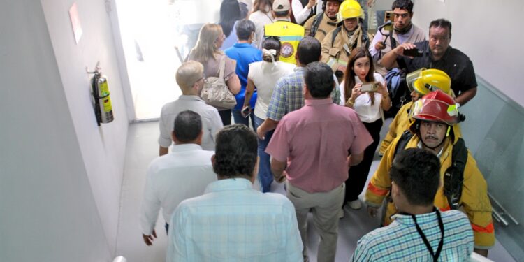 Evacuan 2173 personas en Simulacro Nacional 2024 de Torre Bicentenario