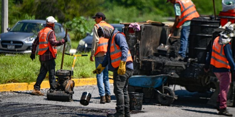 Rehabilita SOP 98 m2 de carpeta  dañada en el Praxedis Balboa