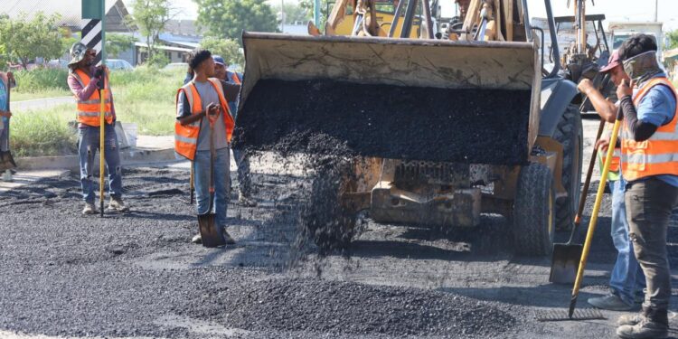 Resuelve Municipio problemática vial en cruce de la Moderna