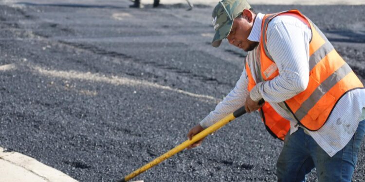 Resuelve Municipio problemática vial en cruce de la Moderna