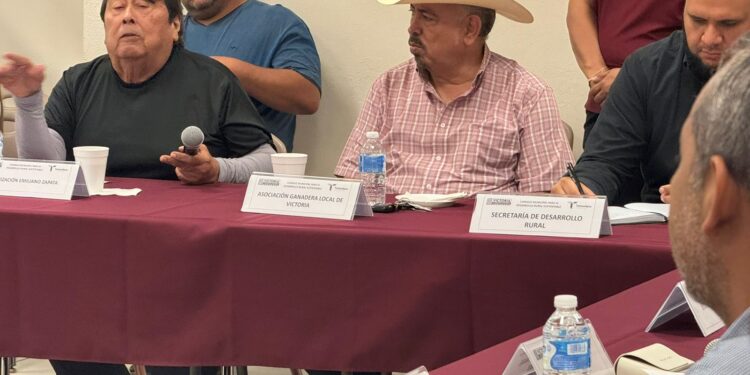 Reconocen productores del  campo trabajo de Lalo Gattás