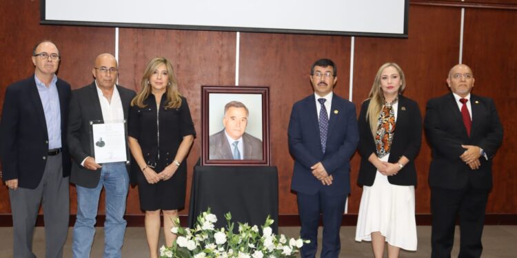Rinden homenaje póstumo al Ing. Candelario Quiroga, exrector de la UAT