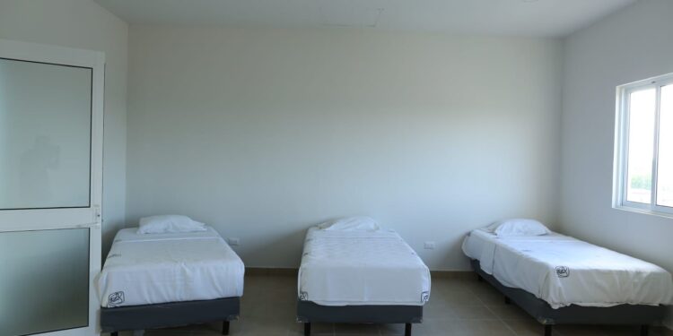 Inaugura Américo albergue y residencia en hospital de Matamoros durante enlace con el presidente AMLO