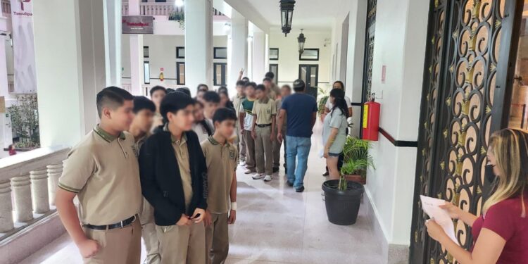 Visitan 3 mil estudiantes exposición “Historia en Transformación”