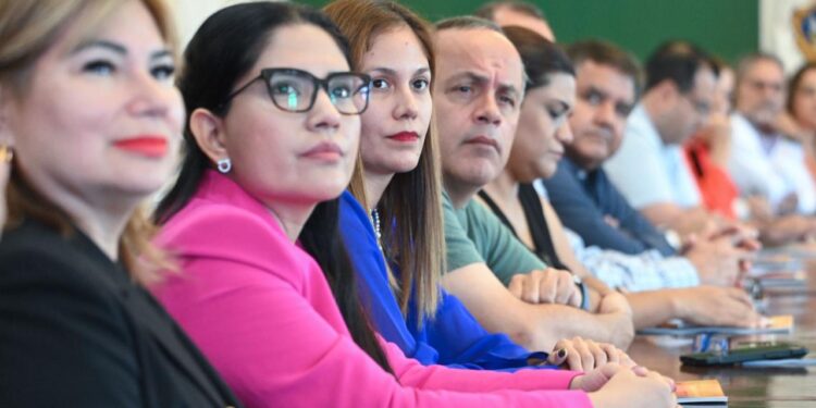 Acuerdan sector empresarial y  Lalo Gattás trabajar por Victoria