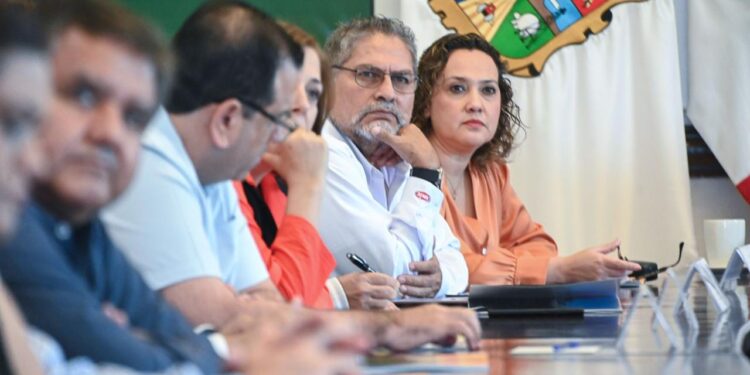 Acuerdan sector empresarial y  Lalo Gattás trabajar por Victoria