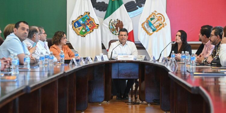 Acuerdan sector empresarial y  Lalo Gattás trabajar por Victoria