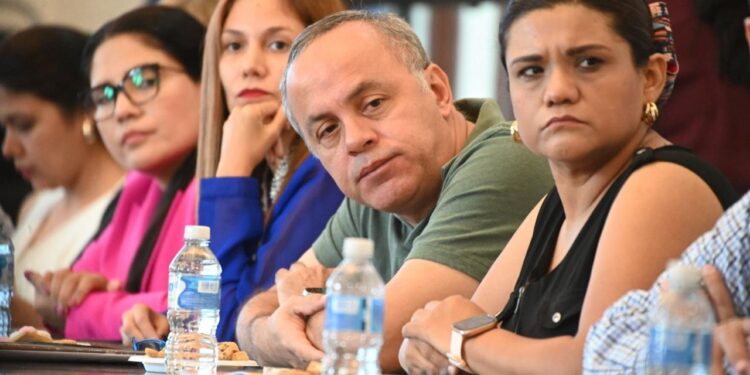 Acuerdan sector empresarial y  Lalo Gattás trabajar por Victoria