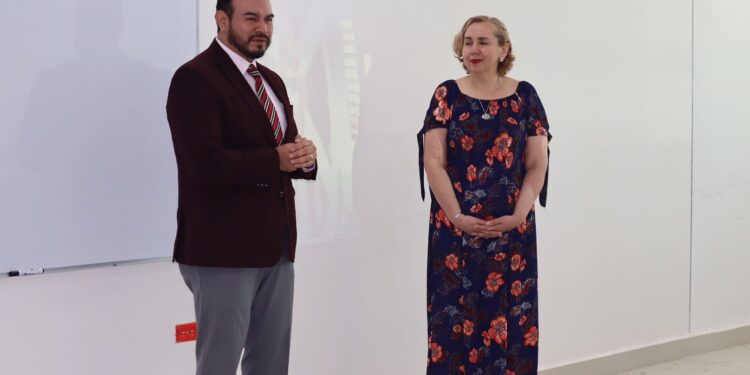 Experta internacional en búsqueda de personas desaparecidas imparte cátedra en la USJT