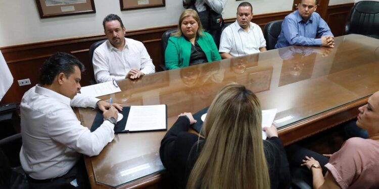 Firma Eduardo Gattás acta de  entrega-recepción 2021-2024