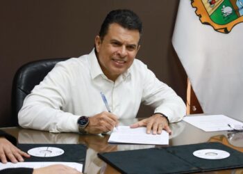Firma Eduardo Gattás acta de  entrega-recepción 2021-2024