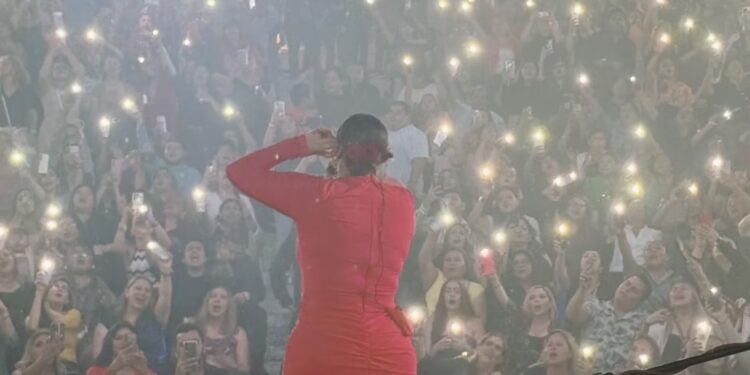 Yuridia enciende ciudad Victoria con un concierto inolvidable.