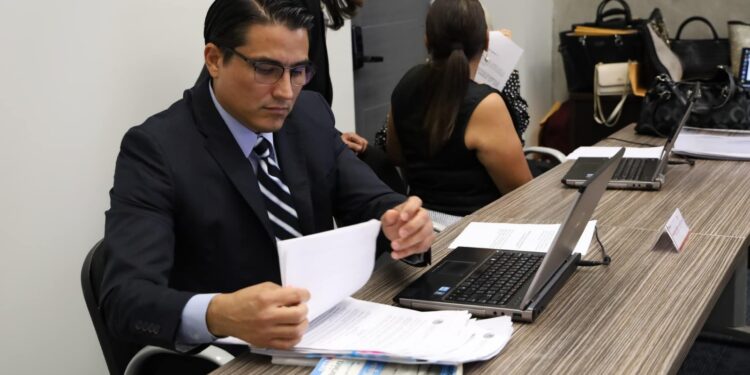 Realizan examen para aspirantes a notarios públicos en Tamaulipas
