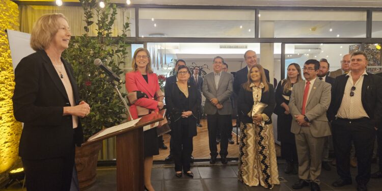 La UAT y la Embajada de Australia fortalecen su cooperación académica y de investigación