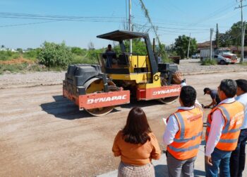 Supervisa Lalo Gattás avance de obra de pavimentación con concreto hidráulico en la México