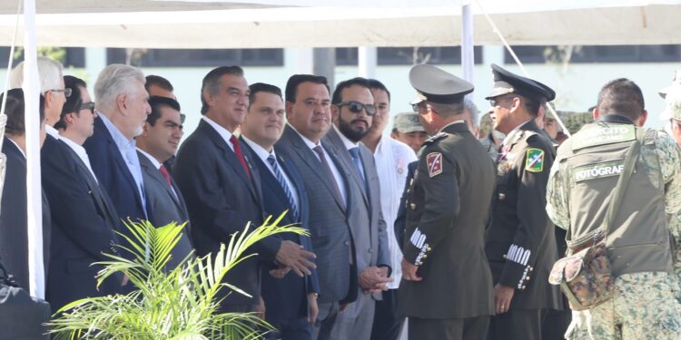 Acude Américo Villarreal a relevos de mandos de la IV Región, 8/a y 48/a Zonas Militares