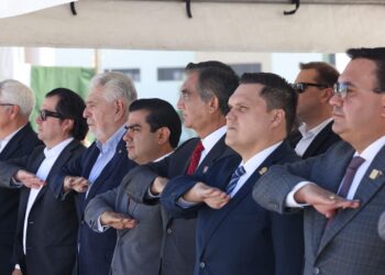 Acude Américo Villarreal a relevos de mandos de la IV Región, 8/a y 48/a Zonas Militares