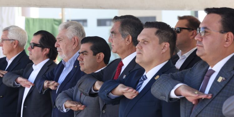 Acude Américo Villarreal a relevos de mandos de la IV Región, 8/a y 48/a Zonas Militares