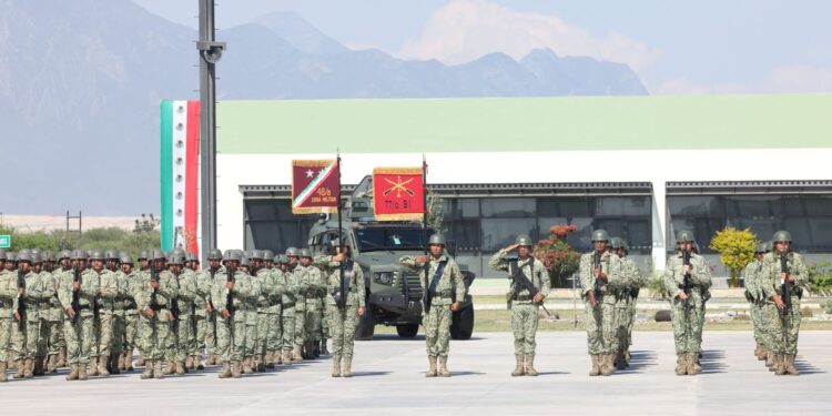 Acude Américo Villarreal a relevos de mandos de la IV Región, 8/a y 48/a Zonas Militares