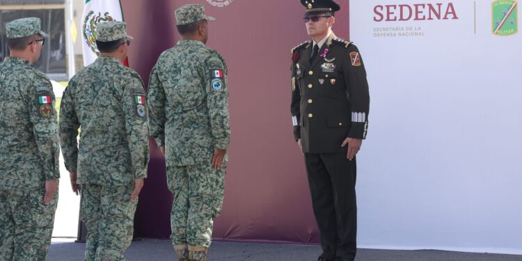 Acude Américo Villarreal a relevos de mandos de la IV Región, 8/a y 48/a Zonas Militares